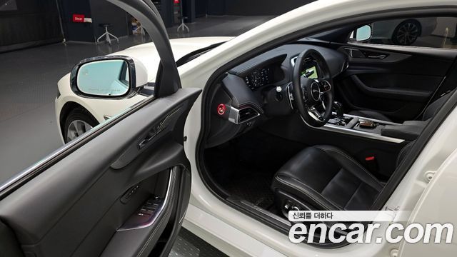 Jaguar XE P300 R-Dynamic HSE AWD 2020 — фото 15