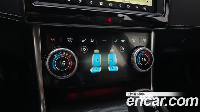 Jaguar XE P300 R-Dynamic HSE AWD 2020 — фото 19