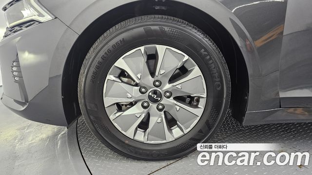 Kia K5 Hybrid (III) Trendy 2023 — фото 5