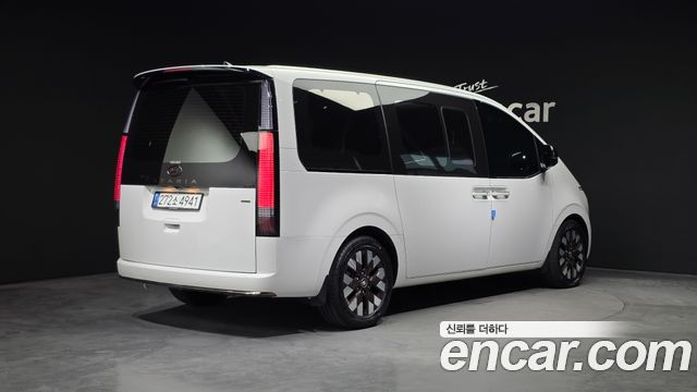 Hyundai Staria 4WD Lounge 7-Seater Inspiration 2023 — фото 2