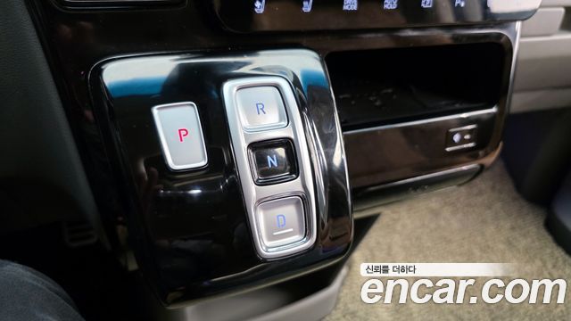 Hyundai Staria 4WD Lounge 7-Seater Inspiration 2023 — фото 9