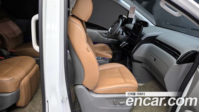 Hyundai Staria 4WD Lounge 7-Seater Inspiration 2023 — фото 12