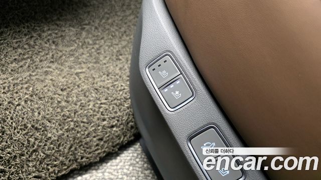 Hyundai Staria 4WD Lounge 7-Seater Inspiration 2023 — фото 18