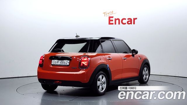 MINI Cooper 5Door Standard 3rd 2019 — фото 2