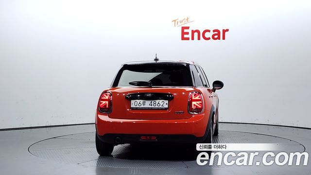 MINI Cooper 5Door Standard 3rd 2019 — фото 4