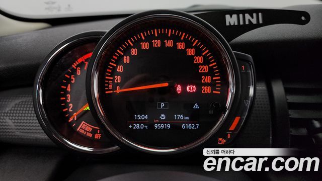 MINI Cooper 5Door Standard 3rd 2019 — фото 8