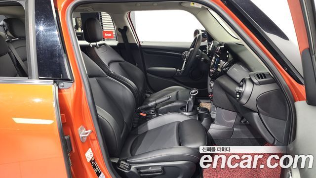 MINI Cooper 5Door Standard 3rd 2019 — фото 11