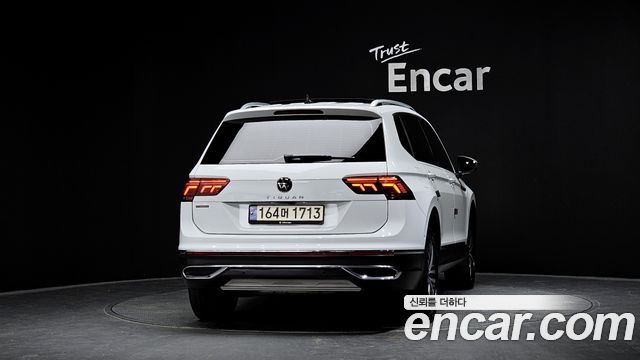 Volkswagen Tiguan Allspace 2.0 TSI Prestige 2023 — фото 4