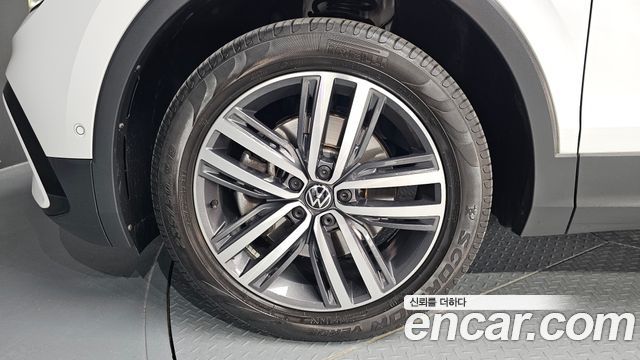 Volkswagen Tiguan Allspace 2.0 TSI Prestige 2023 — фото 5