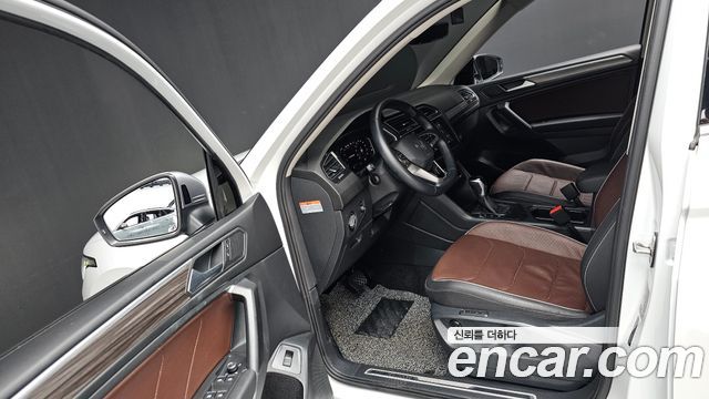 Volkswagen Tiguan Allspace 2.0 TSI Prestige 2023 — фото 10