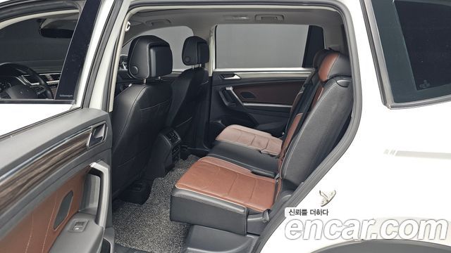 Volkswagen Tiguan Allspace 2.0 TSI Prestige 2023 — фото 11