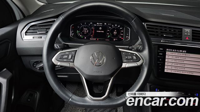 Volkswagen Tiguan Allspace 2.0 TSI Prestige 2023 — фото 13