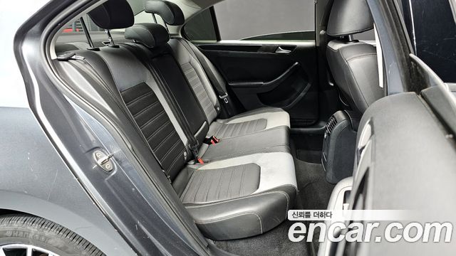 Volkswagen Jetta 2.0 TDI BlueMotion 6th 2015 — фото 12
