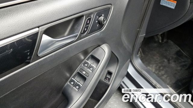 Volkswagen Jetta 2.0 TDI BlueMotion 6th 2015 — фото 19