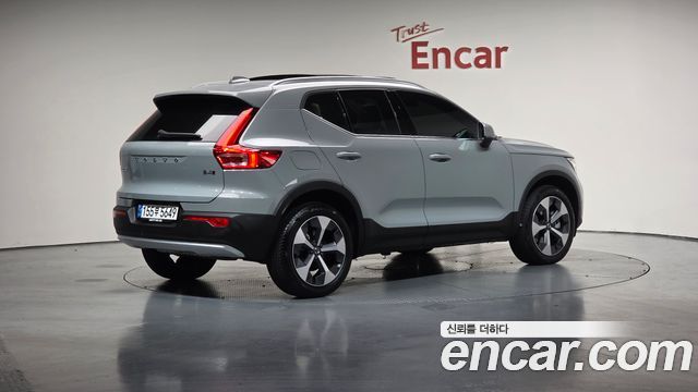 Volvo XC40 B4 Ultra Bright 2025 — фото 2