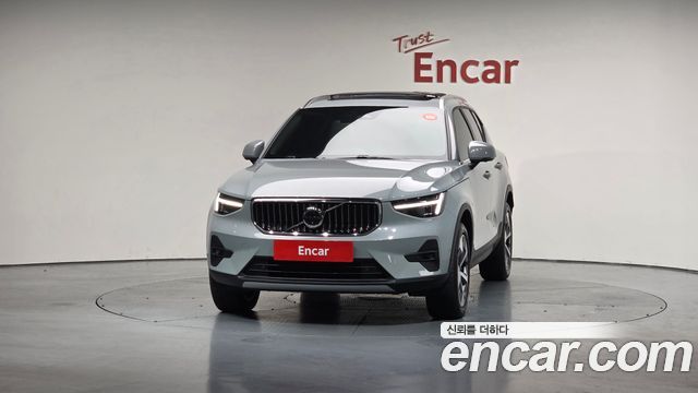Volvo XC40 B4 Ultra Bright 2025 — фото 3