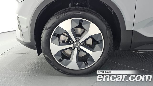 Volvo XC40 B4 Ultra Bright 2025 — фото 5