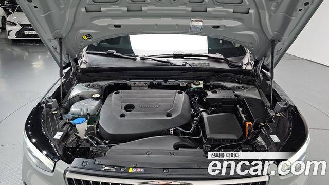 Volvo XC40 B4 Ultra Bright 2025 — фото 6
