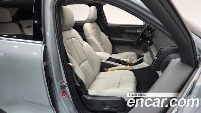 Volvo XC40 B4 Ultra Bright 2025 — фото 10