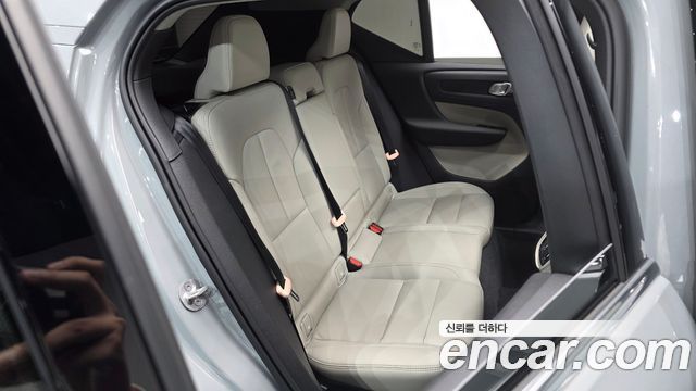 Volvo XC40 B4 Ultra Bright 2025 — фото 11