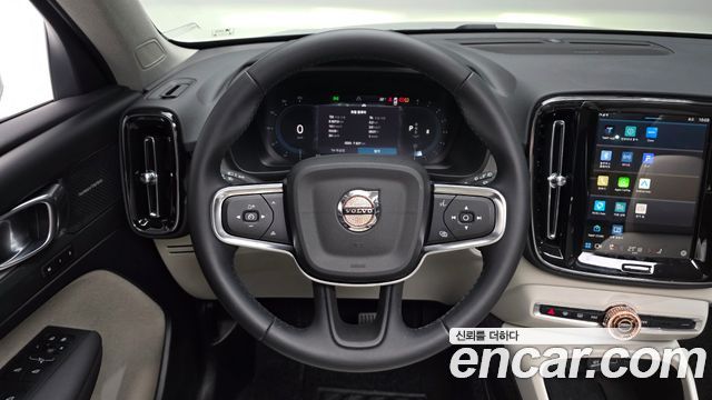 Volvo XC40 B4 Ultra Bright 2025 — фото 13