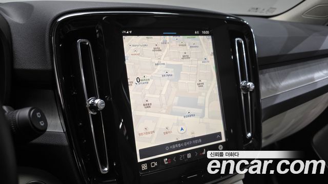Volvo XC40 B4 Ultra Bright 2025 — фото 14