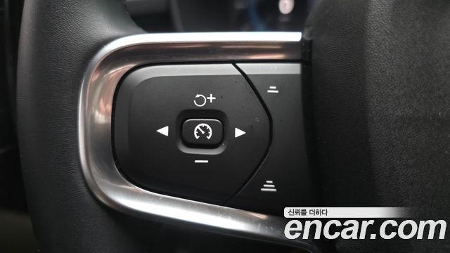 Volvo XC40 B4 Ultra Bright 2025 — фото 17
