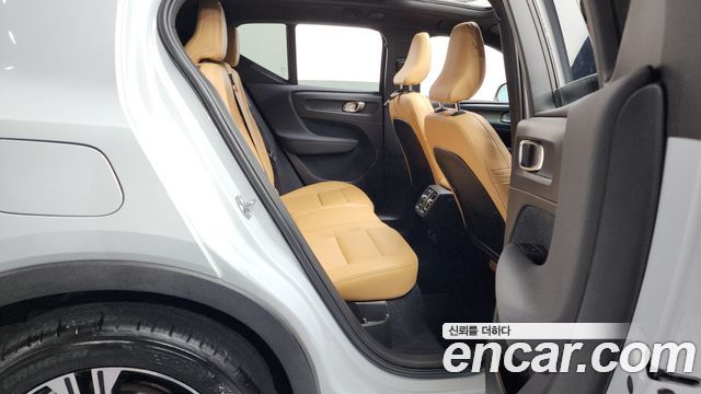 Volvo XC40 T4 Inscription 2020 — фото 12
