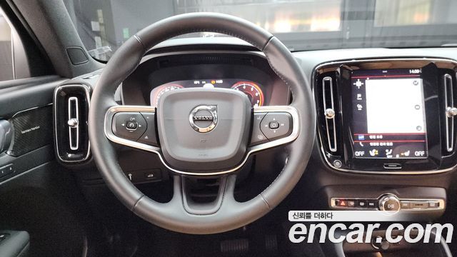 Volvo XC40 T4 Inscription 2020 — фото 13