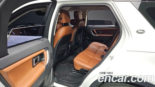 Land Rover Discovery Sport 2.0 TD4 HSE Luxury 2016 — фото 11