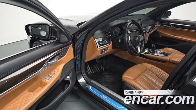 BMW 7 Series (G11) 730d xDrive Design Pure Excellence 2020 — фото 11
