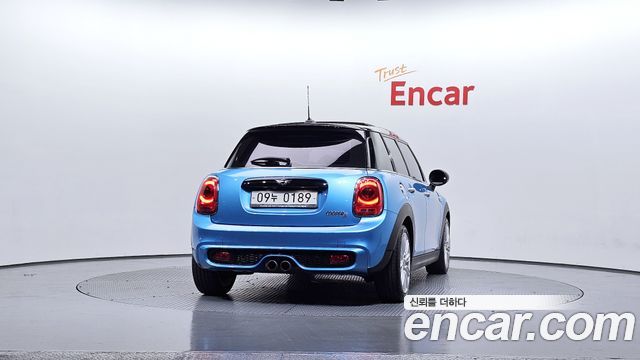 MINI Cooper S 5Door Standard 3rd 2017 — фото 4