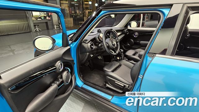 MINI Cooper S 5Door Standard 3rd 2017 — фото 11