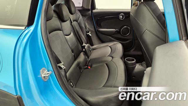MINI Cooper S 5Door Standard 3rd 2017 — фото 12