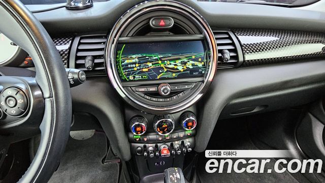 MINI Cooper S 5Door Standard 3rd 2017 — фото 15