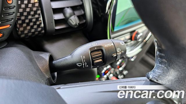 MINI Cooper S 5Door Standard 3rd 2017 — фото 17