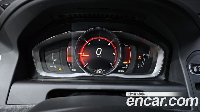 Volvo XC60 D3 1st 2017 — фото 8