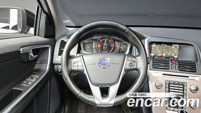 Volvo XC60 D3 1st 2017 — фото 13