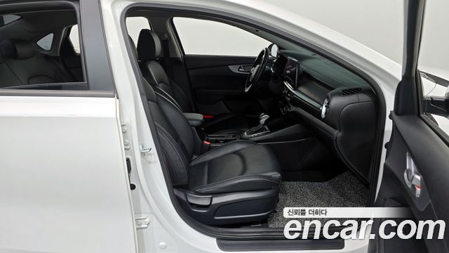 Kia K3 (II) 1.6 Prestige 2022 — фото 11