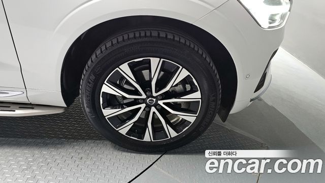 Volvo XC60 (II) B5 Ultimate Bright 2023 — фото 5