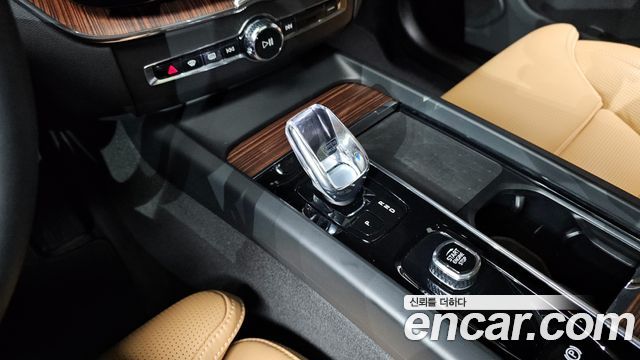Volvo XC60 (II) B5 Ultimate Bright 2023 — фото 9