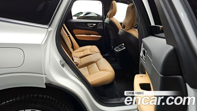 Volvo XC60 (II) B5 Ultimate Bright 2023 — фото 12