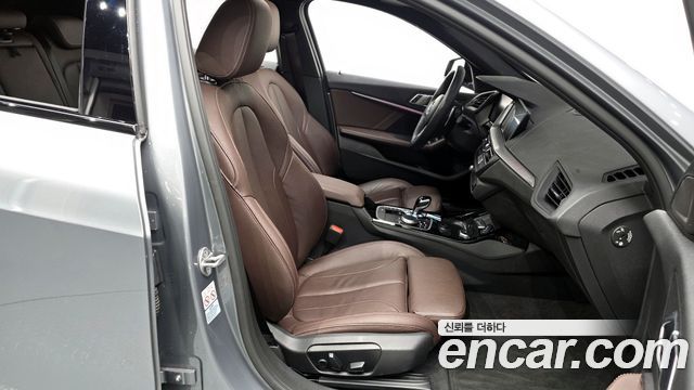 BMW 1 Series (F40) 120i M Sports 2023 — фото 11