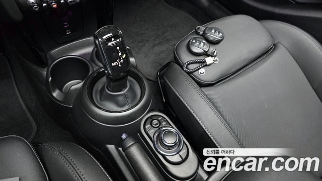 MINI Cooper S 5Door Multitione Edition 3rd 2023 — фото 9