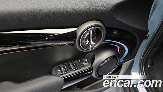 MINI Cooper S 5Door Multitione Edition 3rd 2023 — фото 17