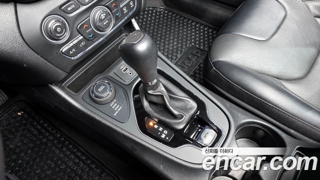 Jeep Cherokee (KL) 2.4 Limited AWD 2022 — фото 16
