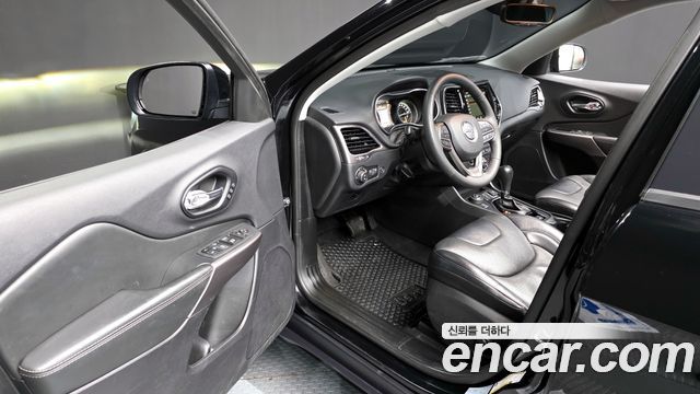 Jeep Cherokee (KL) 2.4 Limited AWD 2022 — фото 20