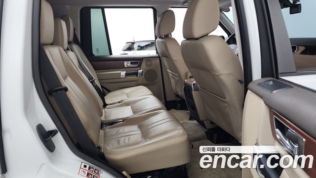 Land Rover Discovery 4 3.0 SDV6 SE 2016 — фото 12