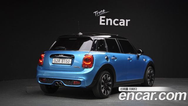 MINI Cooper S 5Door Standard 3rd 2018 — фото 2