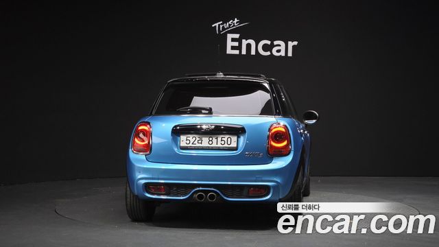 MINI Cooper S 5Door Standard 3rd 2018 — фото 4